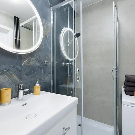 Am 1 Quiet Area&free Private Parking Apartament